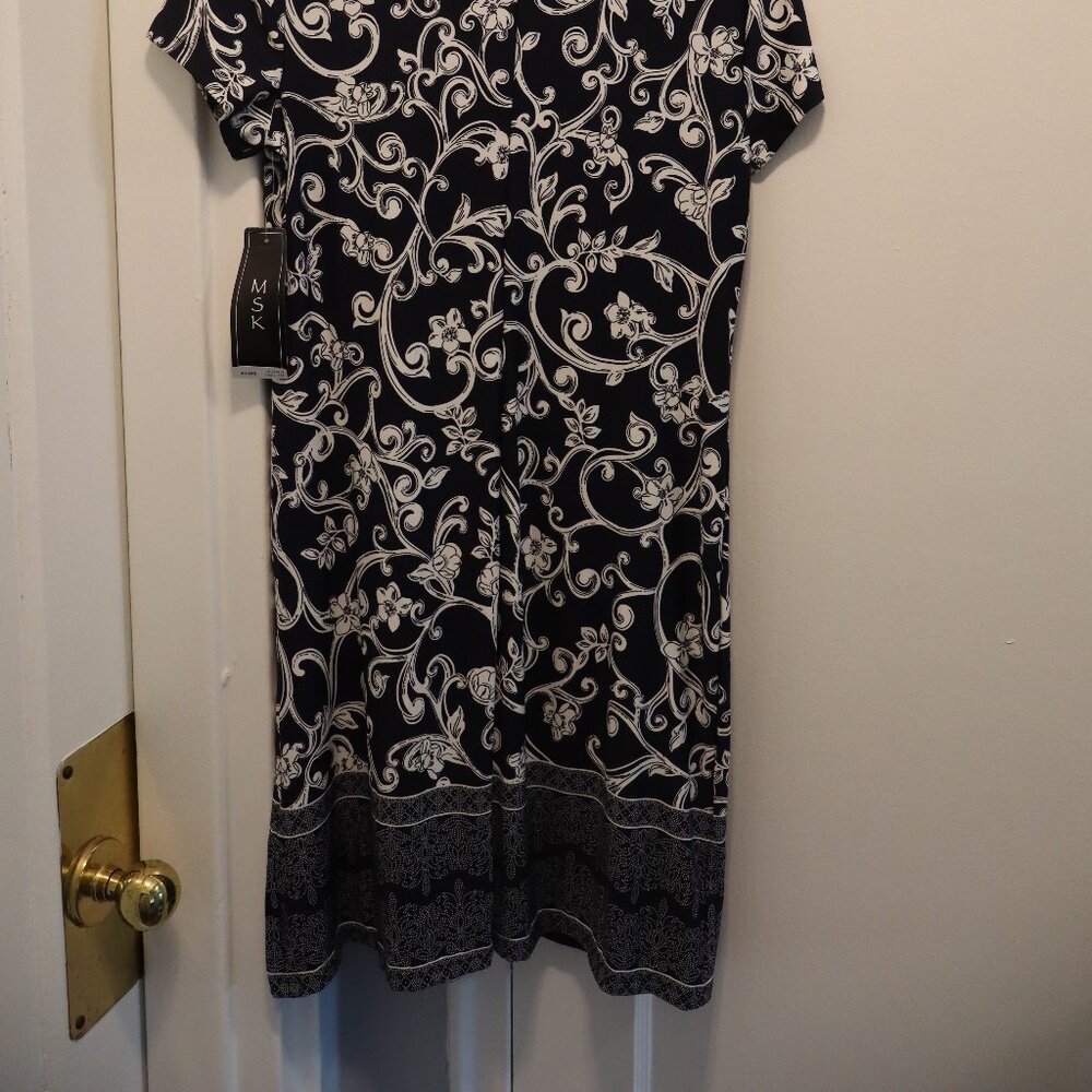 MSK Short-Sleeve Paisley Shift Dress - Picture 2 of 3